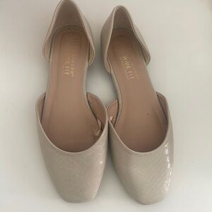 Second hand beige flats size 5